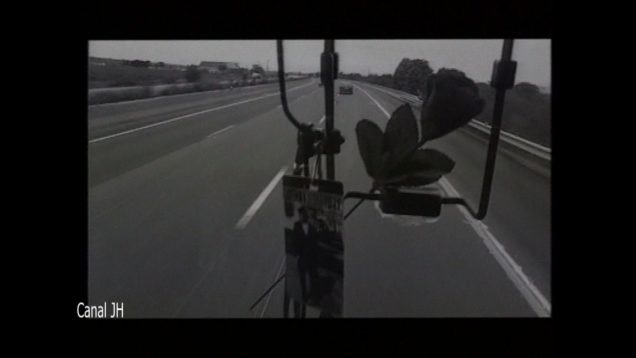 68. Johnny Hallyday – pr‚sentation des musiciens de la tourn‚e dans le bus – 21 octobre 1994 – vignette