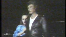 205. Johnny Hallyday-la bagarre-palais des sports 1976 vignette