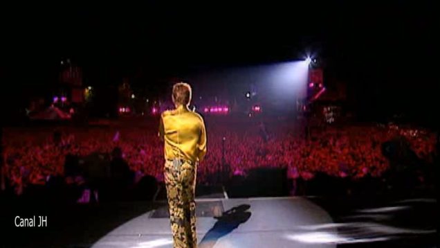 805-johnny-hallyday-et-jean-louis-aubert-fils-de-personne-tour-eiffel-2000-mp4 vignette