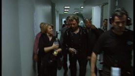 967-johnny-hallyday-sortie-de-la-loge-concert-du-6-9-stade-de-france-1998-mp4 vignette