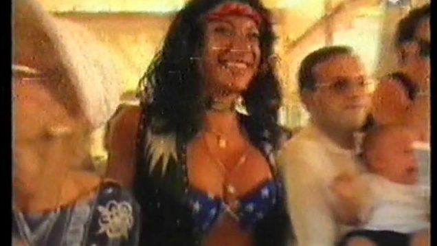 1004-fan-de-johnny-hallyday-elle-la-fait-mp4 vignette