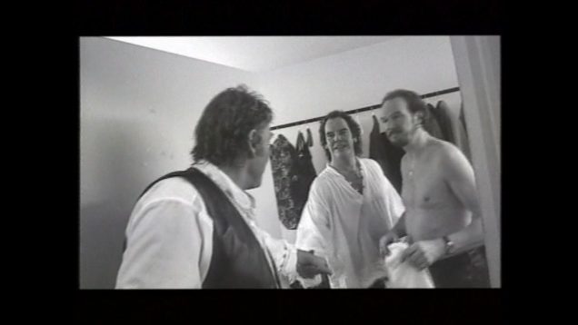 1028-johnny-hallyday-heureux-apres-son-concert-la-luna-1994-mp4 vignette