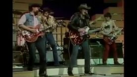 1148-sans-logo-johnny-hallyday-la-musique-que-jaime-b-deraime-1981-mp4 vignette