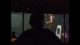 1172-johnny-hallyday-ca-va-chauffer-avec-lingenieur-son-bercy-1992-mp4 vignette