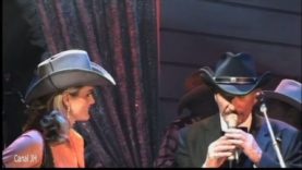 1174-johnny-hallyday-et-laeticia-wanted-10-ans-de-mariage_480p1-mp4 vignette