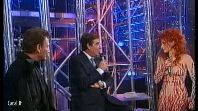 832-johnny-hallyday-avec-mylene-farmer-1999-base-mono-mp4 vignette