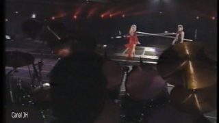 1186-johnny-hallyday-et-sylvie-vartan-medley-4-parc-des-princes-1993-mp4 vignette