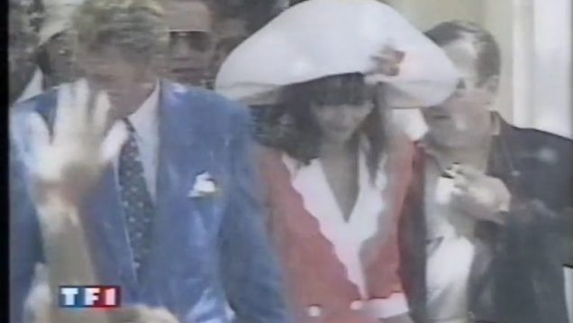 1195-johnny-hallyday-journal-tf1-mariage-avec-adeline-1990-mp4 vignette