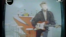 1213-johnny-hallyday-laisse-les-filles-la-nuit-johnny-m6-video-converter-com_-mp4 vignette