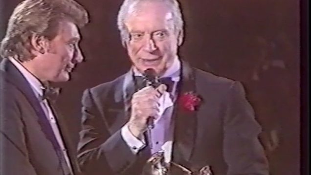 852-johnny-hallyday-avec-yves-montand-1991-mp4 vignette